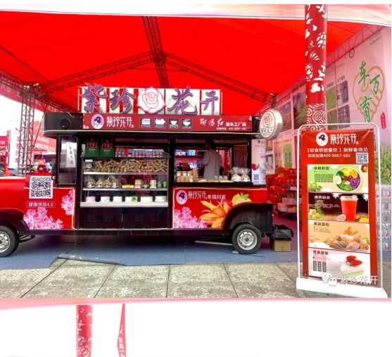 快來看?。?！??邵陽車展上開來了一輛造型獨(dú)特的電車