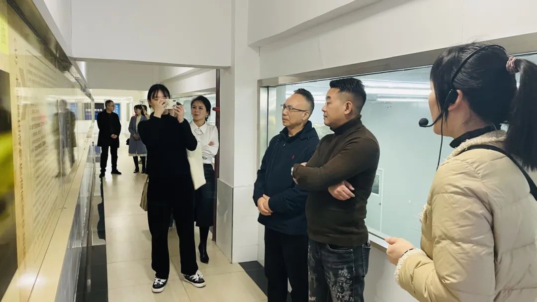 種下梧桐樹，引得鳳凰來